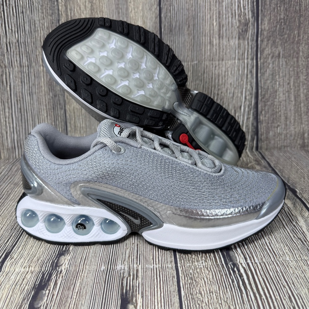Nike Air Max Dn PRM Metallic Silver/Black/White Womens size 7 HJ9638-001
